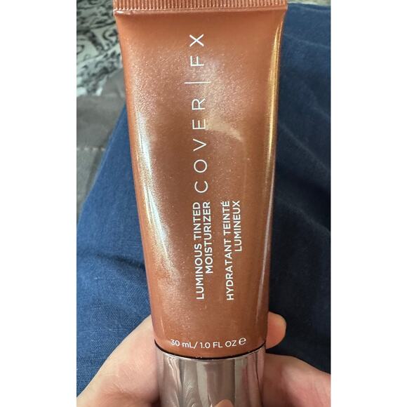 Cover FX Luminous Tinted moisturizer.  Color Deep.  30 ml - Picture 6 of 6